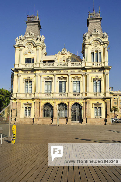 Gebäude der Hafenverwaltung am Alten Hafen nahe der Rambla del Mar  Barcelona  Spanien  Iberische Halbinsel  Europa