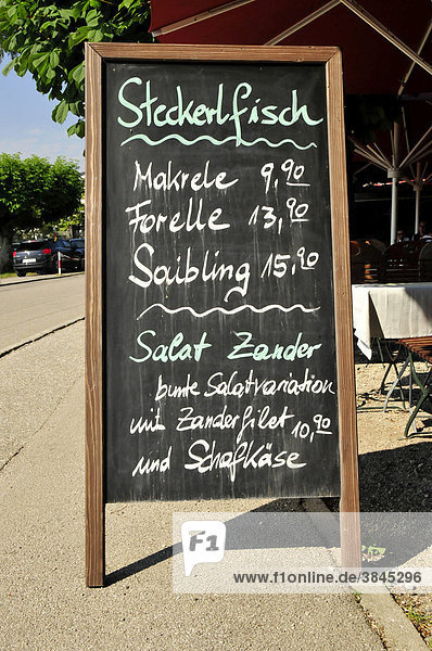 Schild Fischspezialitäten in Prien am Chiemsee Chiemgau Bayern Deutschland Europa