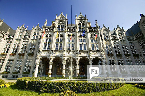 Palais des Princes-Eveques  der fürstbischöfliche Palast in Lüttich  Liege  der größte gotische Zivilbau der Welt  heute Provinzialpalast und Gericht  Wallonien  Belgien  Europa