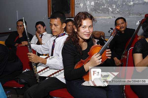 Students during a music competition  Dr. Nommensen University  Medan  Sumatra  Indonesia  Asia