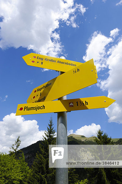 Signposts on the path to Plumsjoch mountain in Eng in the Karwendel mountain range  Rissbachtal valley  Tyrol  Austria  Europe