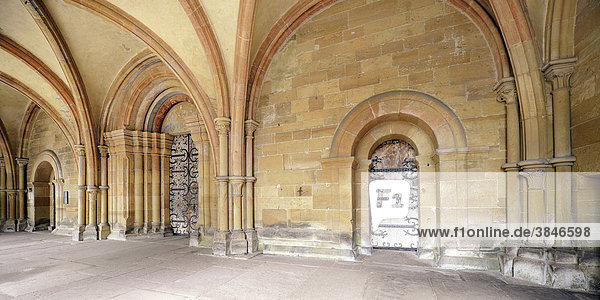 Paradies  überdachter Vorraum  Portal  Klosterkirche  Kloster Maulbronn  Zisterzienserabtei  UNESCO Weltkulturerbe  Kraichgau  Baden-Württemberg  Deutschland  Europa