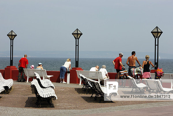 Promenade in the seaside resort and spa town of Binz  Ruegen island  Mecklenburg-Western Pomerania  Germany  Europe