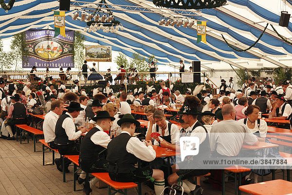 Festzelt  83. Loisachgaufest in Neufahrn bei Egling  Oberbayern  Bayern  Deutschland  Europa