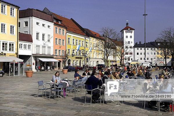 Pavement cafe at market square and Jacklturm tower  Traunstein  Upper Bavaria  Germany  Europe