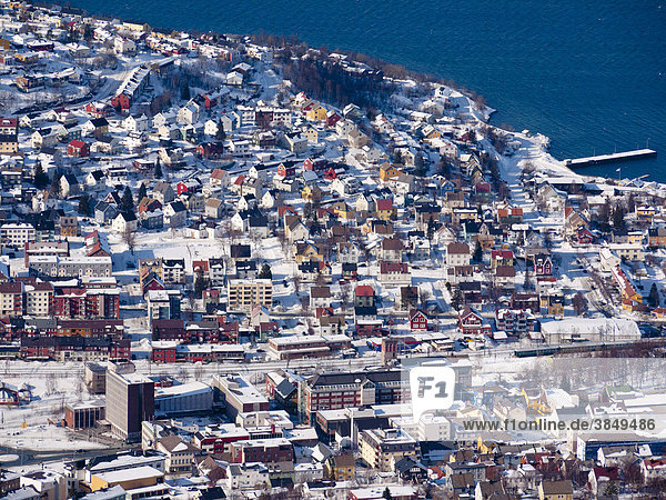 Blick auf Narvik am Ofotfjord  Nordland  Norwegen  Europa