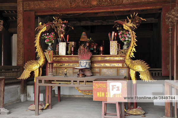 Altar im Tempel von Mong Phu  Umgebung Hanoi  Vietnam  Südostasien