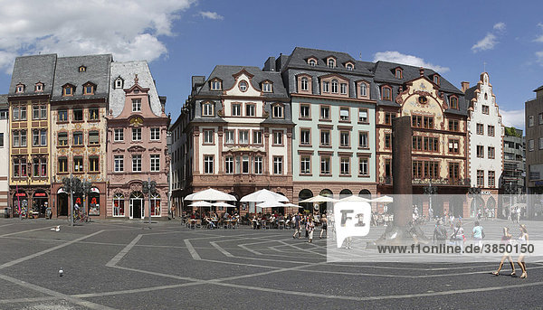 Der Marktplatz in der Altstadt von Mainz  Rheinland-Pfalz  Deutschland  Europa