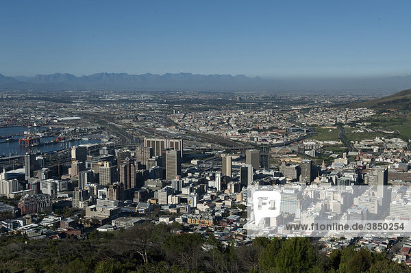 Blick auf Kapstadt Stadtzentrum  Westkap  Südafrika  Afrika
