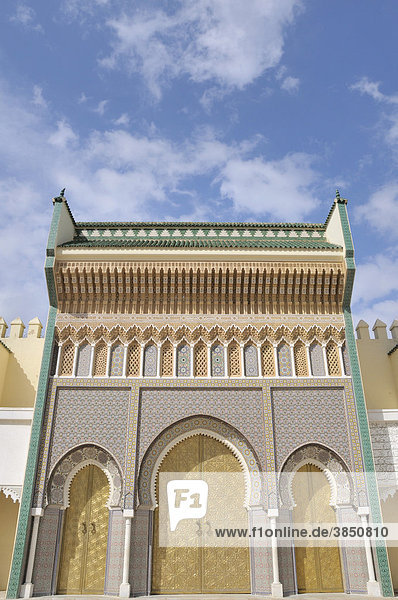 Portal des Königspalastes  Palais Royal  Dar el-Makhzen  am Place des Alaouites in Fes Djedid  Fes  Marokko  Afrika