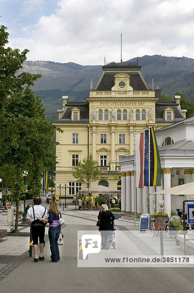 Trinkhalle und historisches Gebäude  Bad Ischl  Salzburger Land  Österreich  Europa