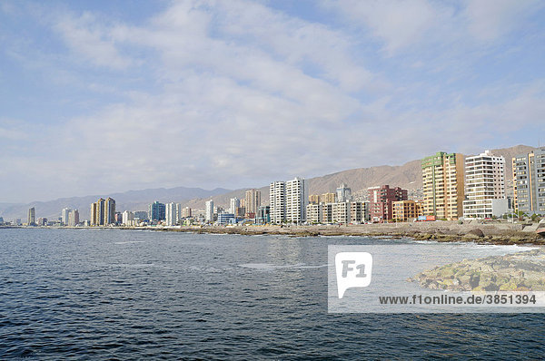 Strand  Küste  Hochhäuser  Antofagasta  Norte Grande  Nordchile  Südamerika