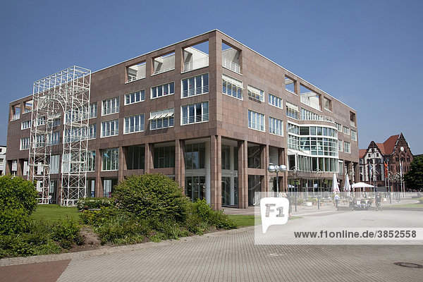 Neues und altes Rathaus  Dortmund  Ruhrgebiet  Nordrhein-Westfalen  Deutschland  Europa