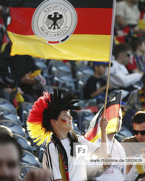 Deutschland-Fan mit Fahne