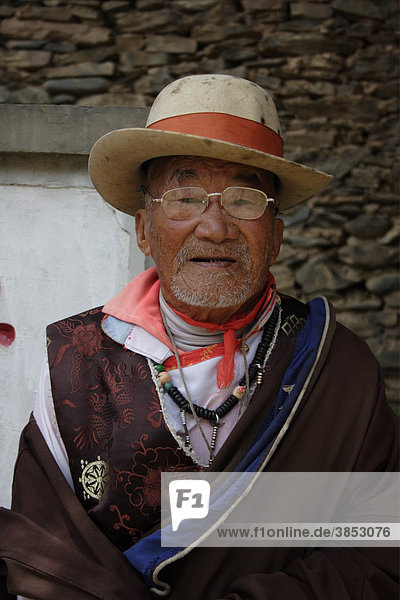 Jia Rong tibetische älterer Mann  Zhuokeji  Sichuan  China  Asien