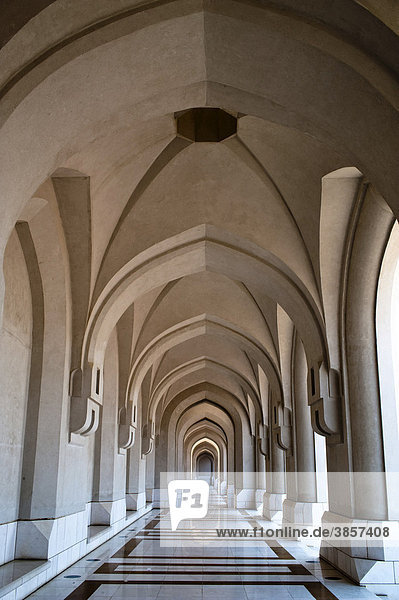 Säulengang des Al Alam Palasts  Muscat  Maskat  Oman  Naher Osten