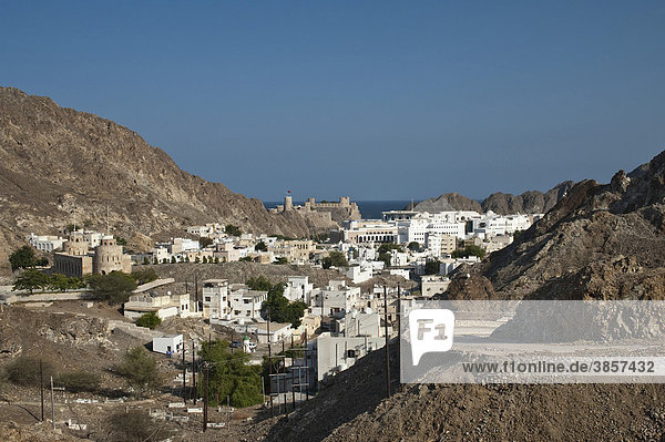 Blick auf Muscat  Maskat  von der alten Passstraße aus  Oman  Naher Osten