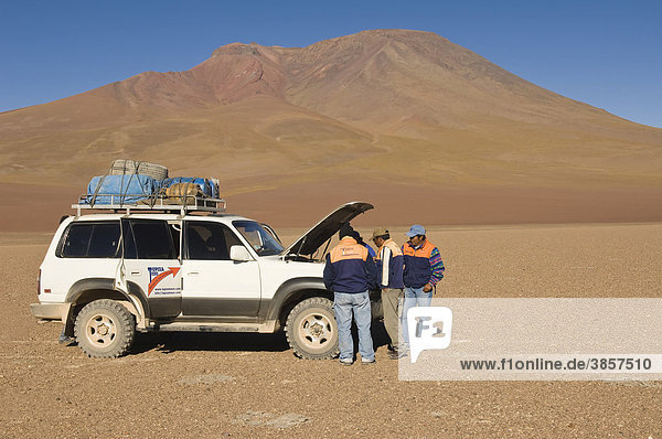 Men repairing a broken four wheel drive car  Altiplano  Potosi  Bolivia  South America