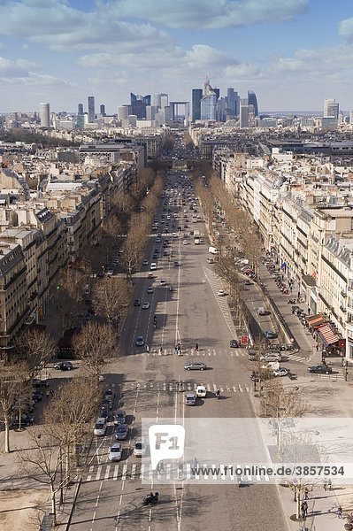 Aussicht über die Grande Armee Avenue und La Defense Bürostadt  Paris  Frankreich  Europa
