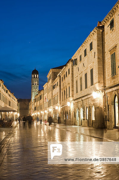 Placa  Stradun in der Dämmerung  Altstadt  Dubrovnik  Gespanschaft Dubrovnik  Kroatien  Europa