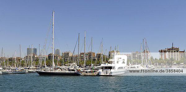 Yachten im Hafen Port Vell  Barcelona  Katalonien  Spanien  Europa
