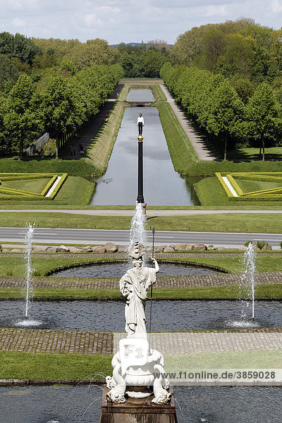 Blick auf PallasAtheneStatue und Moritzkanal, barocke Gartenanlage