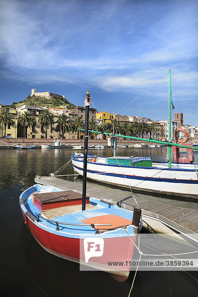 Fischerboot auf dem Temo in Bosa  Provinz Oristano  Sardinien  Italien  Europa