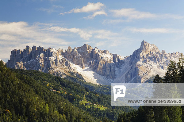 Felsmassiv des Latemar  Dolomiten  Trentino-Südtirol  Italien  Europa