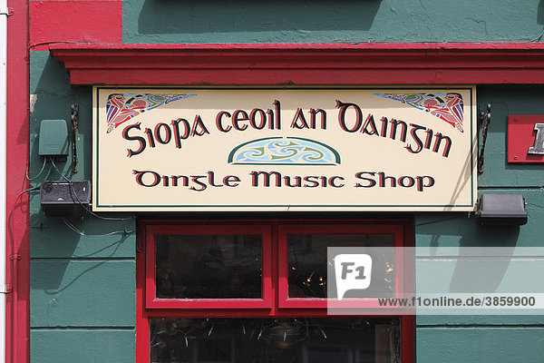 Dingle Music Shop  Schild in irischer und englischer Sprache  Dingle  County Kerry  Irland  Britische Inseln  Europa