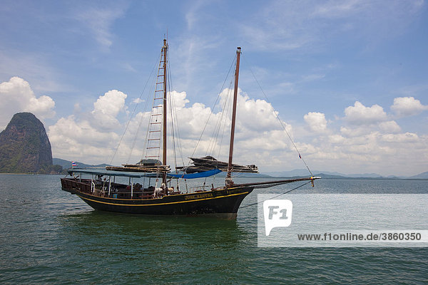 Dschunke in der Phang Nga Bucht  Phuket  Thailand  Asien