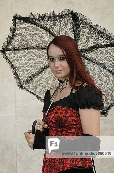 Junge Frau mit Schirm Wave Gotik Treffen Leipzig Sachsen Deutschland Europa