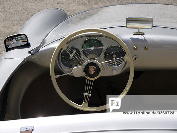 Cockpit eines Porsche 356 Speedsters aus den sechziger Jahren