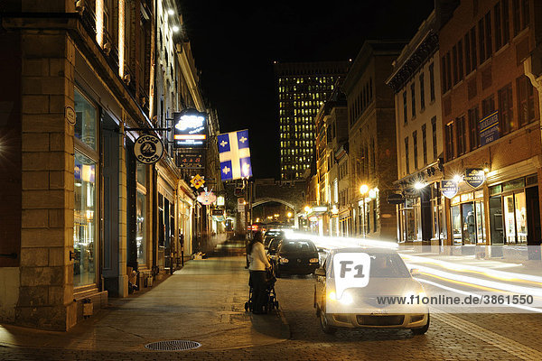 Nachtleben auf der Rue Saint Jean in der historischen Altstadt von Quebec Stadt  Quebec  Kanada
