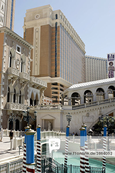 America  American  architecture  Boulevard  building  buildings  day  daylight  daytime  during  exterior  exteriors  hotel  Hotel  hotels  Las  Nevada  nobody  North  of  on  outdoor  photo  photos  shot  shots  States  the  The  tourism  touristic  touristical  touristically  touristy  United  US  US-American  USA  Vegas  Venetian  view  views