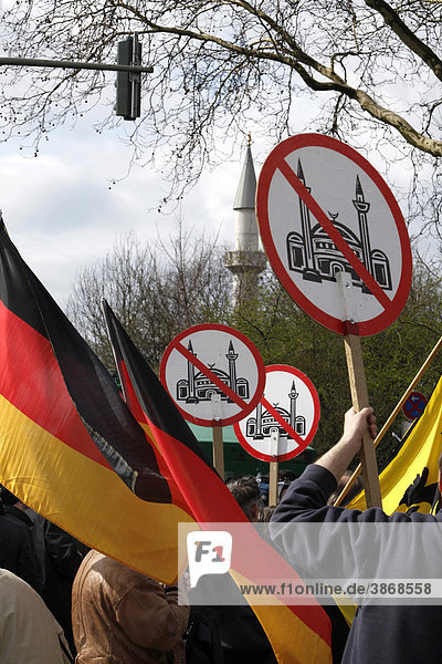 alien aliens and area Basin being beings citizen citizens day daylight daytime demonstrate demonstrates demonstrating demonstration demonstrations demonstrator demonstrators Duisburg Duisburg-Marxloh during Europe European exterior exteriors extremism extremist Federal foreigner foreigners FRG front German Germany human humans in islam islamic manifestation manifestations march marches Marxloh Merkez Mosque movement non non-citizen non-citizens North NPD NRW of outdoor party people person persons photo photos political politically politics poster posters Pro protest protesting protests racism racist rallies rally Rally Republic Rhine Rhine-Westphalia Rhine-Westphalian right right-wing Ruhr shot shots the Westphalia Westphalian wing xenophobia xenophobic