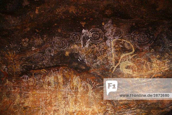 Aboriginal  aboriginal  aboriginals  aborigine  aborigines  aged  anthropology  archaeological  archaeology  archeological  archeology  at  attraction  attractions  Australia  Australian  Ayers  cave  caves  colored  coloured  cult  cultural  drawing  erythroid  ethnologic  ethnological  ethnology  face  faces  famous  freestone  historic  historical  historically  history  holy  indian  indigenous  known  mural  native  nobody  Northern  old  painted  painting  paintings  peoples  pictogram  pictogramme  pictogrammes  pictograms  pictograph  pictographs  place  places  reddish  renowned  rock  Rock  rock-face  rock-faces  rockface  rockfaces  rocks  rocky  sacred  sanctum  sanctums  sandstone  seeing  sight  sights  site  sites  social  social-cultural  socio  socio-cultural  stone  Territory  tourist  Uluru  well  well-known  worship  worth
