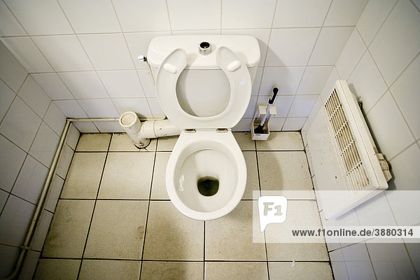 Toilette mit erhöhtem Sitz
