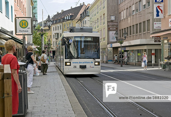 Straßenbahn im Stadtzentrum  Würzburg  Unterfranken  Bayern  Deutschland  Europa