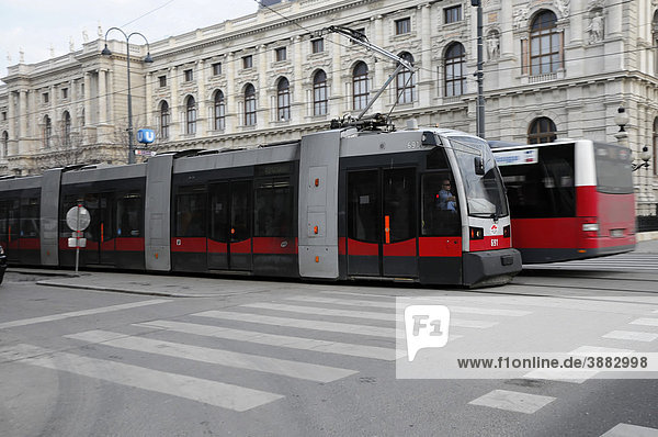 Neue Straßenbahn  Stadtbus  Wien  Österreich  Europa