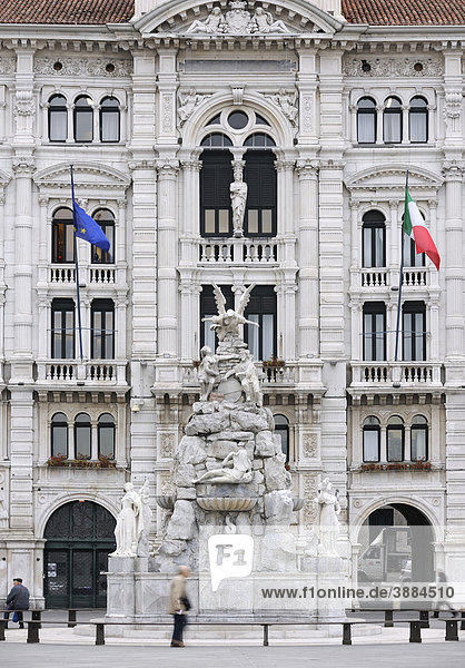 Das Rathaus an der Piazza dell'Unit‡ d'Italia  Triest  Italien  Europa