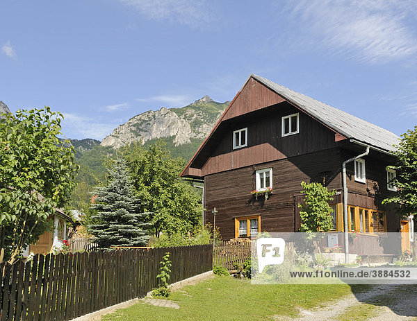 Einfaches Holzhaus in Stefanov·  Mala Fatra Nationalpark  Slowakei  Europa
