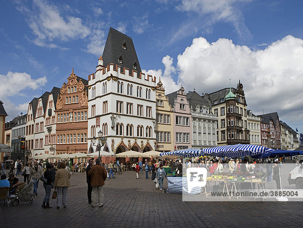 Der Hauptmarkt mit der Steipe  Trier  Rheinland-Pfalz  Deutschland  Europa