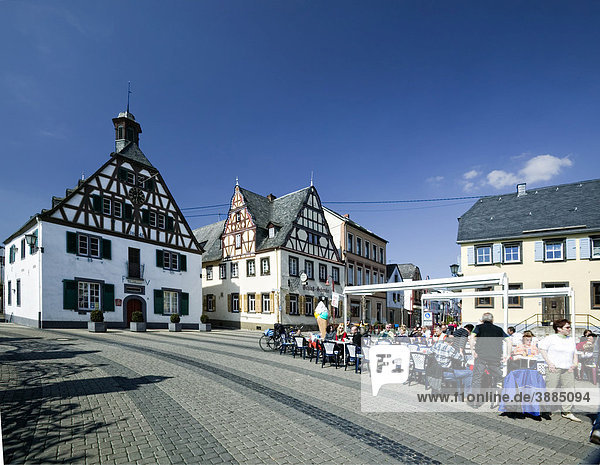 Altes Rathaus vor dem Schloss Engers  Neuwied-Engers  Neuwied  Rheinland-Pfalz  Deutschland  Europa