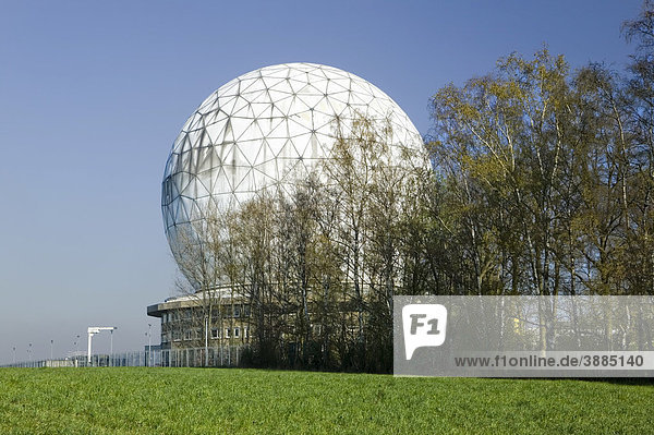 Radom  Kuppel der Radaranlage FGAN in Wachtberg  Rheinland-Pfalz  Deutschland  Europa