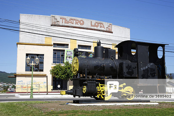 Lokomotive  Denkmal  Bergbaustadt Lota  Chile  Südamerika