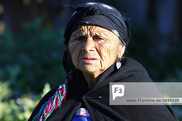 Mapuche Frau  Schamanin  Region Bio-Bio  Chile  Südamerika