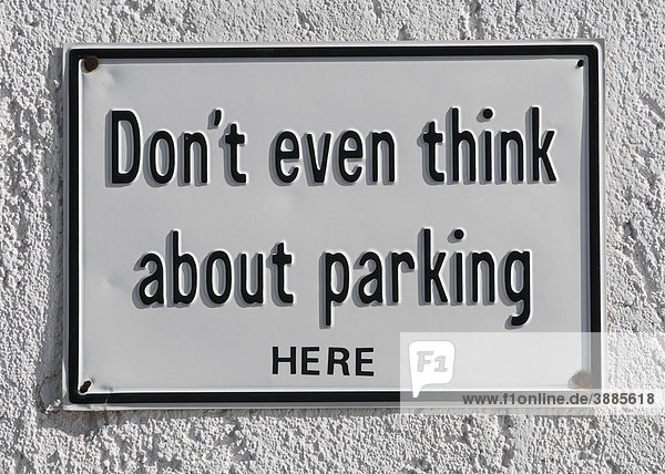 Schild  Don't even think about parking here