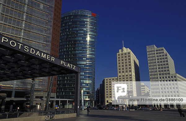 Hochhäuser am Potsdamer Platz Sony Center DB Tower und Beisheim Center mit Ritz Carlton Hotel Tiergarten Berlin-Tiergarten Berlin Deutschland Europaa