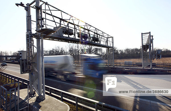 Mautbrücke  zur Erfassung der Autobahnmaut  auf der Autobahn A3 bei Hamminkeln  Niederrhein  Nordrhein-Westfalen  Deutschland  Europa