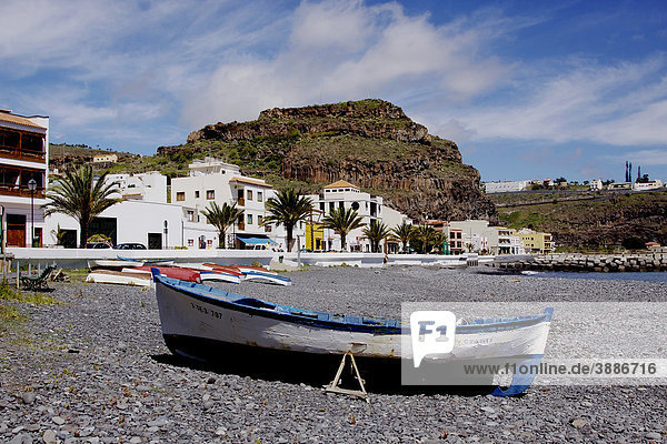 Altes Fischerboot am Strand von Playa de Santiago auf La Gomera  Kanarische Inseln  Spanien  Europa
